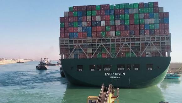 El buque Ever Given fue desencallado el lunes y se reanudó el tráfico por el Canal de Suez. (Foto: Getty Images).