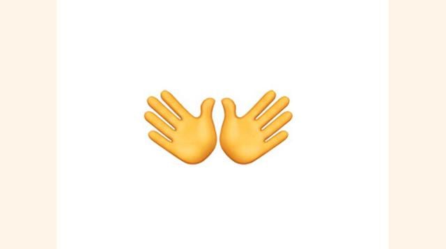 Estas no son manos de jazz de "Bring It On". Esto solo significa que sus manos están abiertas está dispuesto a abrazar a alguien.