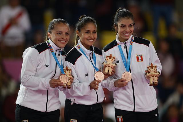 Saida Salcedo, Andrea Almarza y Sol Romaní: Medallas de bronce en Karate-Kata femenino por equipos. (Foto: Jesus Saucedo / GEC)