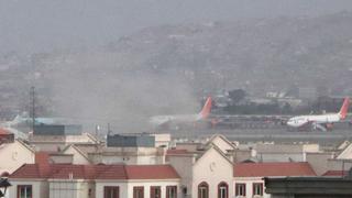 Un doble atentado junto al aeropuerto de Kabul deja al menos 15 muertos