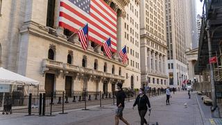 SEC abre investigación sobre comunicaciones del personal de bancos de Wall Street