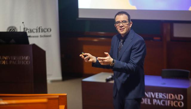 FOTO 9 | Caso Coca-Cola y Deka. "El principio rector desde el próximo año será no consumir más agua de un manantial que la que podamos reponer", dijo el ex CEO de Coca-Cola en el 2004 ante los problemas de sequía en Kerala, India. Basado en ese principio, la gigante de las bebidas se unió a DEKA para crear un purificador de agua llamado Slingshot. Pero ¿cómo nació DEKA? Dean Kamen, inventor del ‘segway’ y fundador de DEKA, diseño un aparato que permitía que las personas realicen diálisis en sus casas y así evitar las molestias de ir a un hospital. Para este dispositivo se necesitaba un nivel de pureza de agua superior al comercialmente distribuido. Luego de intentar buscar apoyo en diversas organizaciones, Kamen encontró el respaldo que requería su proyecto en Coca-Cola. (Foto: USI)