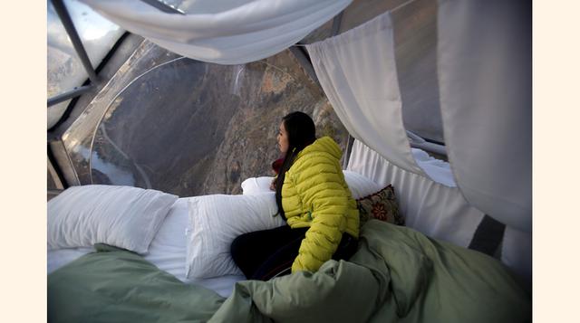 Una vez dentro del módulo, la persona se puede quitar el arnés, ya que la única forma de salir es por la escotilla de salida ubicada en la parte superior del módulo. Existen seis ventanas y cuatro ductos de ventilación en el módulo que asegura una atmósfe