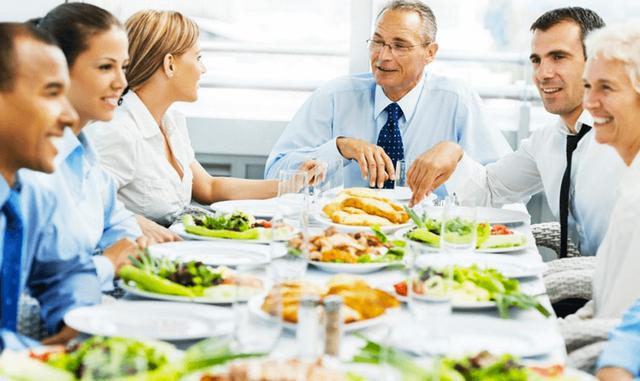 FOTO 10 | Comedores y cafeterías. Los comedores industriales o cafeterías, ya sea como prestación o que tengan un costo para los empleados, es considerado un servicio ofrecido por las empresas que contribuye con la felicidad y bienestar de sus colaboradores. Son servicios que ofrecen un lugar cómodo de descanso y nutrición, factores que ayudan al correcto desempeño y rendimiento de los trabajadores.

Para concluir les comparto las palabras de una líder de negocio, Satya Nadella, CEO de Microsoft: "Sí, hoy más que nunca, los mejores talentos no sólo buscan un gran trabajo, ellos están buscando crear una buena calidad de vida y un mundo mejor – y su trabajo es parte de cómo ellos lo logran”.