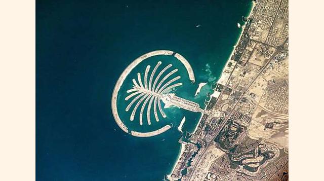 PALM ISLANDS. En las costas de Dubai, Palm Islands reúne bajo el mismo nombre tres increíbles archipiélagos creados por la mano del hombre. Palm Jebel Ali, Palm Jumeirah y Palm Deira. Son tres islas paradisíacas hechas para desarrollar el turismo, sin emb