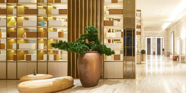 FOTO 2 | 2. EL Grupo Huazhu, que opera 6,000 hoteles en 400 ciudades de China, creó un grupo de trabajo de crisis que se reunió diariamente para revisar los procedimientos y emitió una guía de arriba hacia abajo para toda la cadena.