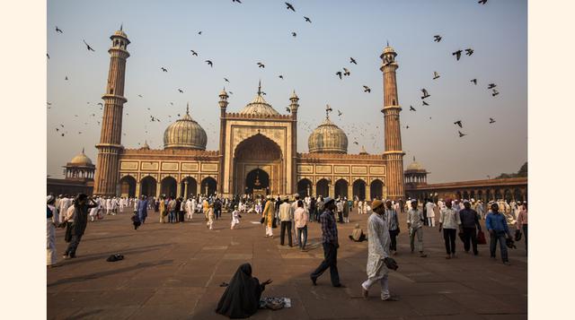 Un estudio presentado en un foro del Banco Mundial estima que en India se pierde hasta el 1.7% del PBI al año debido a la homofobia y la exclusión de LGBT. La pérdida de productividad del trabajo y de la producción debido a la discriminación laboral y la 