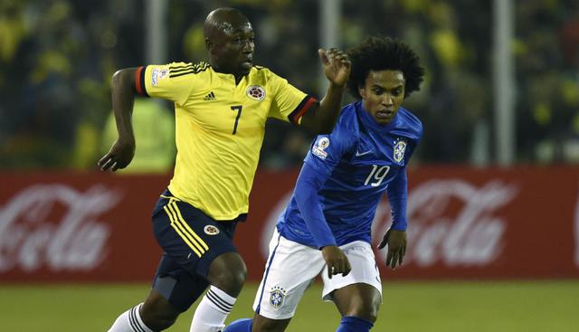 Pablo Armero |Cerrando la defensa ‘colocha’ estaría Armero, otro lateral con muy buen despliegue tanto de ida como de vuelta. Actualmente, juega por el Flamengo de Brasil y está valorizado en más de 4 millones de dólares. (AFP)