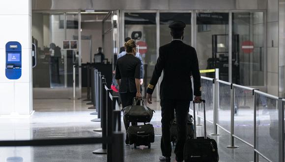 Las aerolíneas están despidiendo a más de 200,000 trabajadores después de que los ceses de vuelos durante meses evaporaran las ganancias, amenazando la supervivencia de muchas de ellas. (Bloomberg)