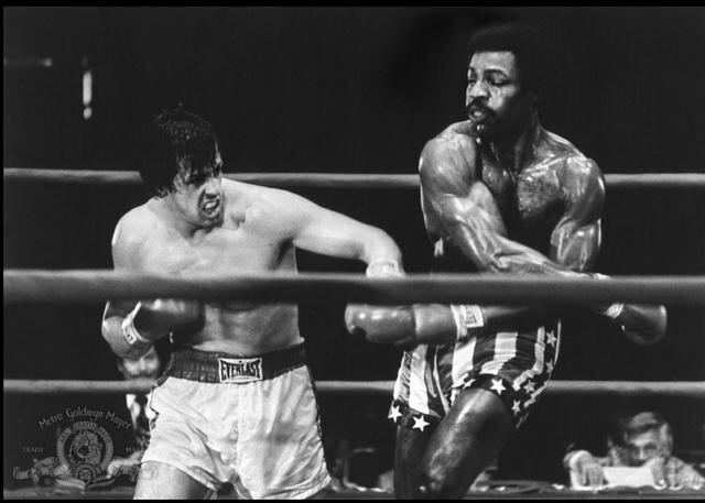 FOTO 7 | Rocky
Ésta es otra película que todos deben de ver por lo menos una vez. Sylvester Stallone escribió y protagonizó esta historia sobre Rocky Balboa, un hombre que lucha contra Apollo Creed para ser el campeón de peso completo.

¿Por qué verla? Aunque el mundo te diga que nunca tendrás la oportunidad de ser exitoso, sigue luchando. Ese espíritu competitivo te puede llevar muy lejos. Te reto a escuchar la clásica banda sonora de Bill Conti y no motivarte.