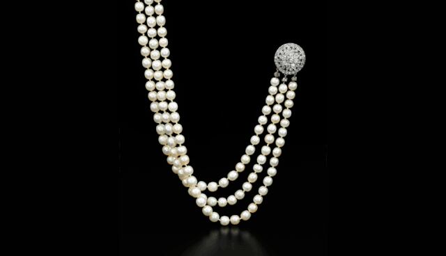 FOTO 4 | Un collar natural de perlas y diamantes que una vez perteneció a María Antonieta, estimada entre US$ 200,000 y US$ 300,000. (Foto: AP)