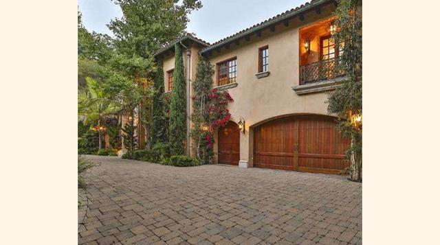 Sofía Vergara. Según los informes, Sofía Vergara está alquilando un condominio de tres dormitorios en Los Ángeles. ¿Precio inicial? 7.200 dólares al mes o 86.400 dólares al año. Los registros públicos muestran que el apartamento se vendió en 2007 por 1,1 