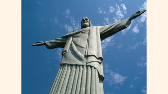 Corcovado – Cristo Redentor, Río de Janeiro, Brasil. "¡La estatua es increíble, pero las vistas son aún mejor! Grandes vistas del atardecer sobre la ciudad y bahías, con la puesta de sol".
