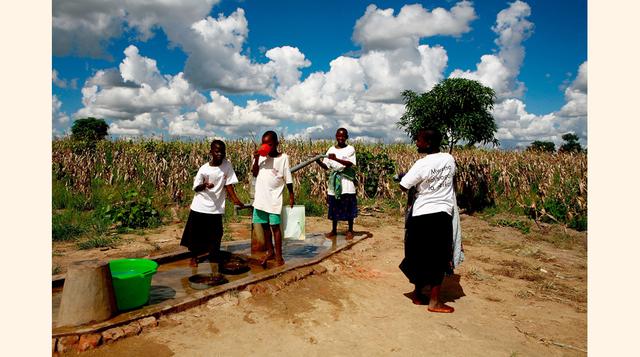 Según un informe de 2014 de la Unión Internacional de Telecomunicaciones (ITU, en inglés), los ciudadanos de Malawi gastan en promedio US$ 12 al mes en pagar sus cuentas de celulares, equivalente a más de 50% del ingreso mensual promedio. (Foto: Getty)