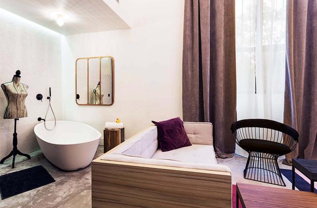 FOTO 47 | Tabakalera One Shot, San Sebastián
“El hotel espontáneo, irrepetible y único que impulsa el arte”. Así resumen ellos el ímpetu con el que han llegado a la ciudad. Un lugar dinámico y de diseño integrado dentro del espacio Tabakalera, claro está.