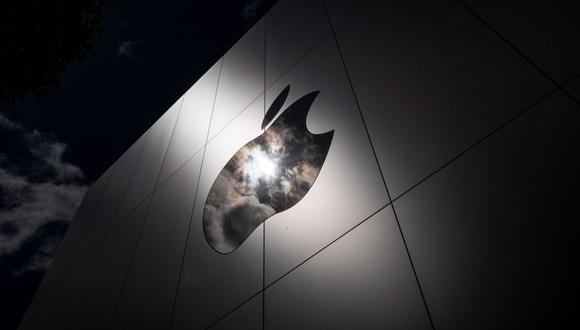 El logotipo de Apple en una tienda en San Francisco, California, EE. UU., el lunes 26 de abril de 2021. (Fotógrafo: David Paul Morris/Bloomberg)