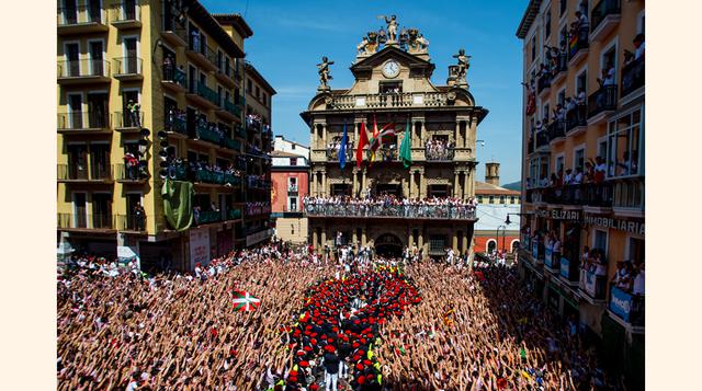 Las fiestas de San Fermín dejaron en la economía de Pamplona unos US$ 817.5 millones en una década. Aunque el 80% del gasto lo realizan los propios vecinos, los turistas generan un gasto añadido de US$ 49.7 millones. (Foto: Getty)
