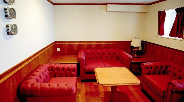 Sin contar el bauprés, la cubierta del “Unión” mide 99 metros, la manga tiene 13,5 metros y su calado es de 6,5 metros, mientras que su peso de desplazamiento de agua es de 3.200 toneladas (foto: Ministerio de Defensa).