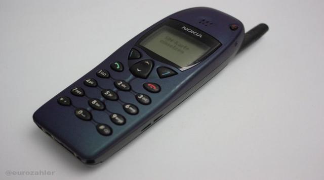 Nokia 6110 (1997). Los juegos , la variedad de colores y su práctico tamaño lo hicieron un adelanto.