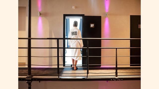 En Het Arresthuis hay cuatro suites de lujo, cada una con el nombre apropiado: Abogado, Juez, Director y Carcelero.(Foto: Megaricos)