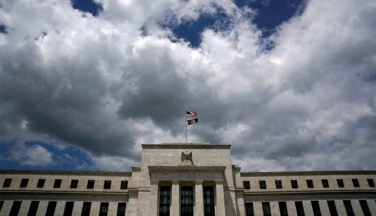 Fed officials keep interest rate cap options open