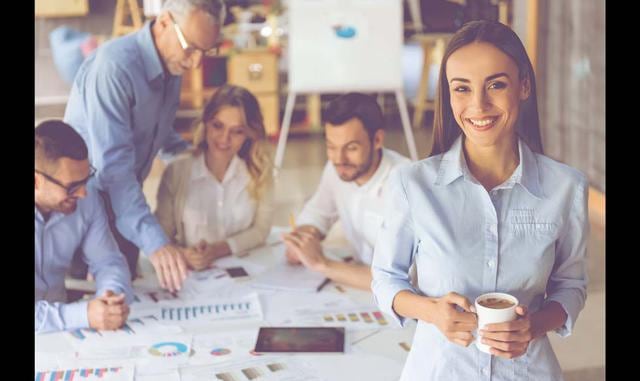 FOTO 10 | 1. Jefes ejecutivos. Quizás el puesto que más nos sorprenda de esta lista de empleos que van a desaparecer es el de jefe ejecutivo. Estas personas se encargan de decidir qué rumbo debe tomar la compañía de acuerdo a una serie de variables. Porce