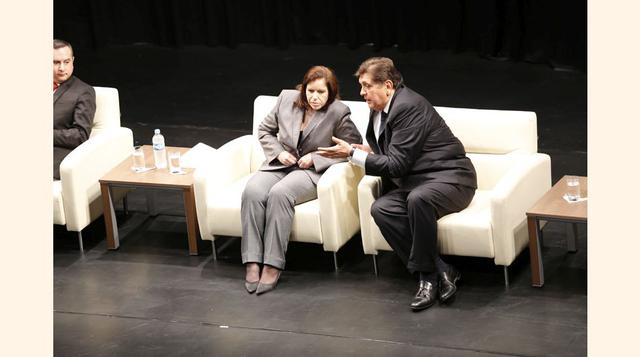 Ambos personajes políticos se mostraron juntos por primera vez ante el público tomados del brazo.