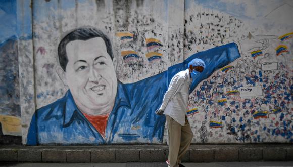 El salto en el registro -hasta el viernes se han reportado 4,563 casos y 39 fallecidos en todo el país- llevó al gobierno de Nicolás Maduro a extremar esta semana las medidas de confinamiento. (Foto: Federico PARRA / AFP).