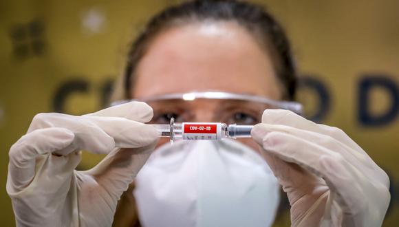La primera vacuna contra el COVID-19 que se probará en el Perú es una de las más costosas conocidas hasta la fecha. (Foto:  AFP)
