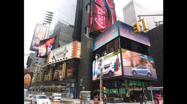 Anuncios de distintas empresas resaltan en el Time Square. (Foto: Javier Parker)
