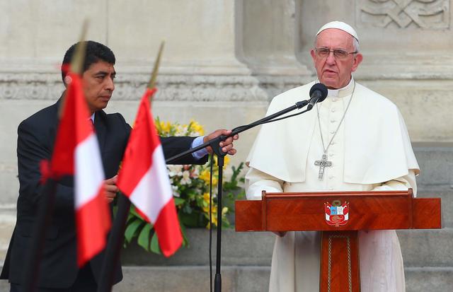 FOTO 21 | "¿Qué le pasa a Perú que cada presidente lo meten preso? Humala está preso, Toledo está preso, Fujimori estuvo preso hasta ahora, Alan García está que allí en ese intento que entro y que no entro, ¿qué pasa? Ustedes deben responderlo, no es amor a prisión, presos con rabia",