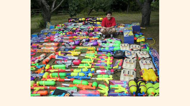Chris Reid ha llegado a coleccionar más de 340 pistolas de agua ‘Super Soaker’. (Foto: ilyke)