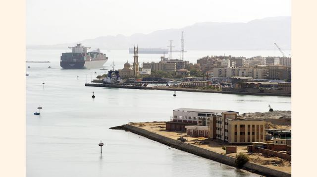 La ampliación del Canal de Suez es el gran proyecto de un país cuya economía languidece desde hace años, muy afectada por años de inestabilidad política y violencia en las calles.