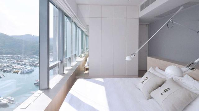 Boathouse Home Office (Hong Kong, China). El departamento, ubicado en una de las mejores zonas residenciales de la ciudad, estuvo a cargo de la firma Ben Buro en el 2013.