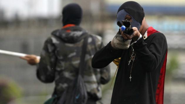 Encapuchados y armados con escopetas, estos grupos sembraron el terror en Venezuela. (Foto: AP)