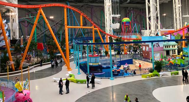 FOTO 9 | Ahora, luego de inacabables marchas y contramarchas y de una inversión de miles de millones de dólares, el American Dream finalmente abrió sus puertas y es el segundo centro comercial más grande del país. Tiene 278,000 metros cuadrados (3 millones de pies cuadrados) con locales para negocios y más de una docena de atracciones, como una pista de esquí de 16 pisos y un parque acuático. Contará asimismo con 450 negocios y restaurantes. (Foto: REBECCA KING/NORTHJERSEY.COM)