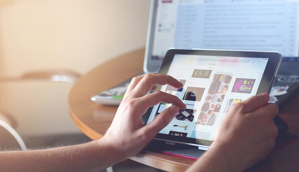 FOTO 11 | 11. ORGANIZA UN CONCURSO

A pesar de la mala fama y los fraudes relacionados con ellos, los concursos en línea siguen siendo una estupenda manera de conseguir publicidad. Regalar un iPad, premios en efectivo u otra mercancía es una manera fácil de ganar algo de potencia viral y mejorar la imagen de tu marca. (Foto: Pixabay)