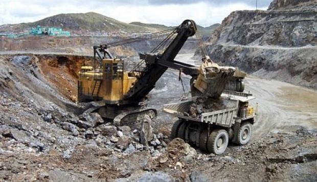 Las faltas incluyen problemas en el control de efectividad, tanto del plan de contingencia para un muro interceptor de soluciones y una cortina hidráulica en un botadero, así como el mantenimiento deficiente de zanjas colectoras. (Foto referencial de archivo)