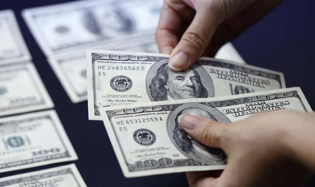 Las deudas en dólares se ven afectadas por la variabilidad del tipo de cambio y por el amplio margen del precio de compra y de venta que ofrecen las entidades financieras y que juegan en contra del deudor.