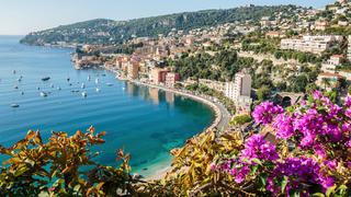 La turística Costa Azul francesa busca reinventarse sin sus ricos clientes rusos