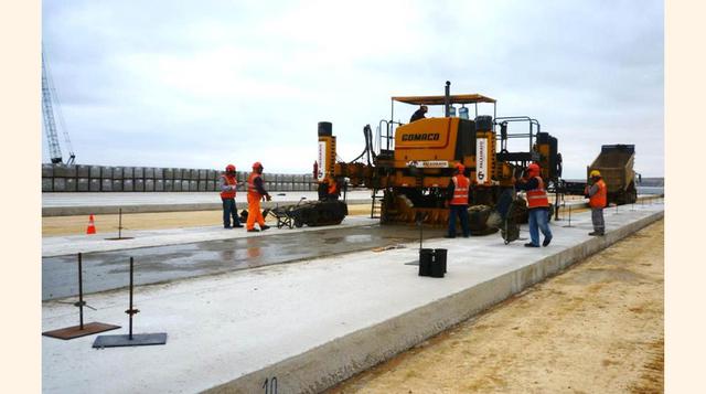 Octubre 2013: Pavimentación de nuevo terminal.