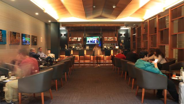 Los salones VIP incluyen temas de gastronomía, con múltiples barras buffet y distintas variedades de comida peruana e internacional.&nbsp;(Foto: LAP)