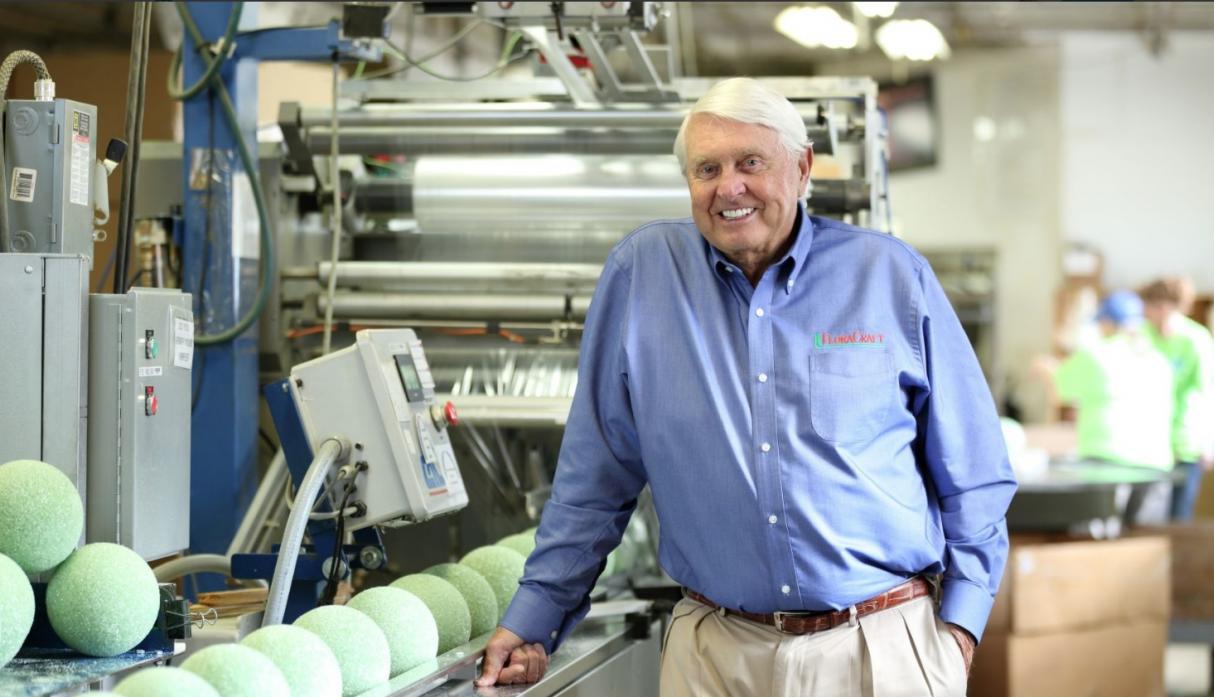 Lee Schoenherr, dueño de la empresa familiar FloraCraft.