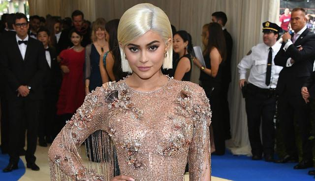 Con su auge, el portafolio de la empresa de Kylie Jenner sumó nuevos productos: sombras de ojos, delineador de ojos, entre otros. (Foto: AFP)