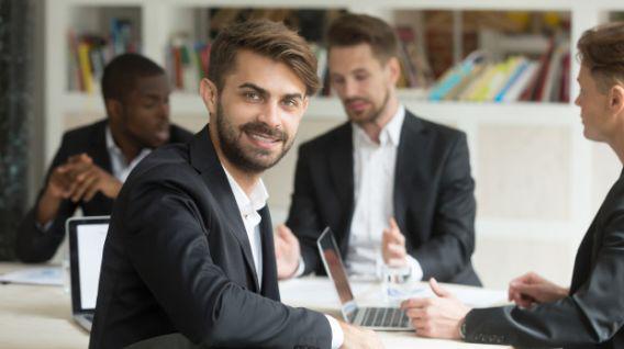 Si el smartphone es una herramienta fundamental para cualquier persona hoy día, para el millennial aún más. (Foto: Freepik)