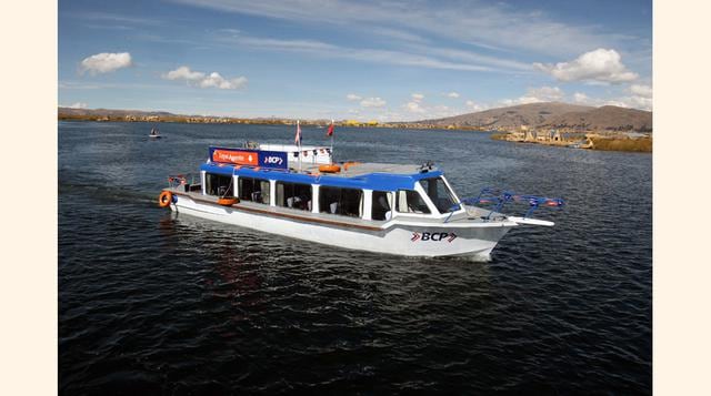 En el 2011 inauguró el primer agente flotante en el Lago Titicaca para atender las necesidades financieras de más de 800 familias de las Islas Uros.