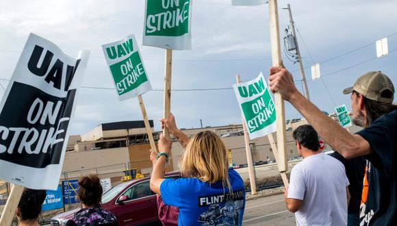 Aunque las negociaciones se reanudaron el lunes y continuarán hoy, UAW declaró la huelga después de que GM se negase a mejorar las condiciones salariales y prestaciones sanitarias de los afiliados del sindicato. (Foto: AP)