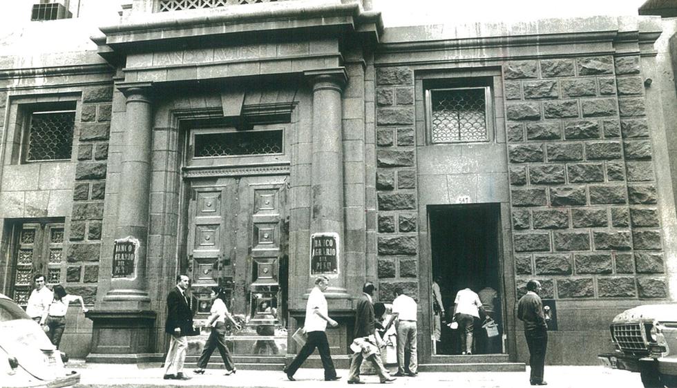 Banca en el Perú