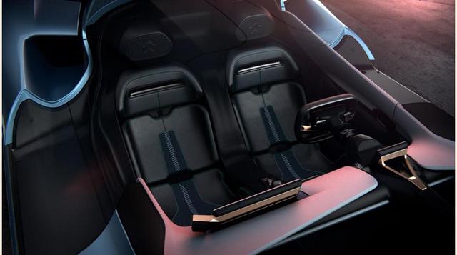 De 0 a 300 km/h en 15,9 segundos, las baterías proporcionan una autonomía de 427km, aunque puede variar dependiendo del estilo de conducción.