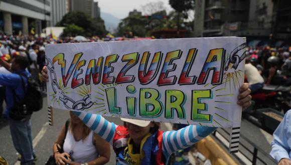 Guaidó ha reiterado su llamado a manifestarse este miércoles en las calles por el cese de la usurpación que considera hace Maduro de la Presidencia. (Foto: AFP)